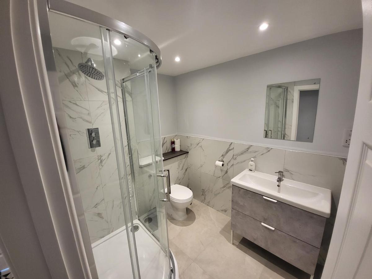 High Spec Large 6 Bedroom House! Kingston upon Thames  Exterior foto